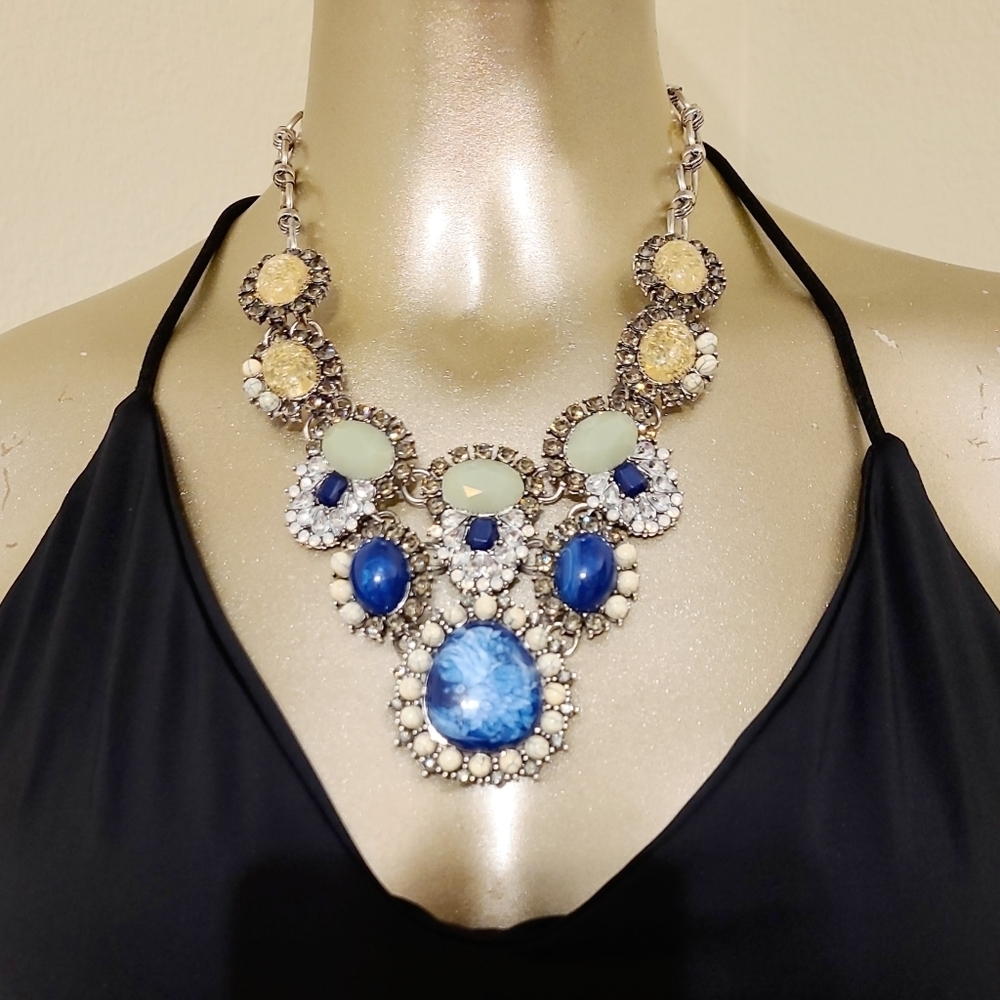 SOLD CHLOE & ISABEL TANGIER SOLADITE CHAMPAGNE CRYSTAL SILVER STATEMENT NECKL… - Picture 6 of 16